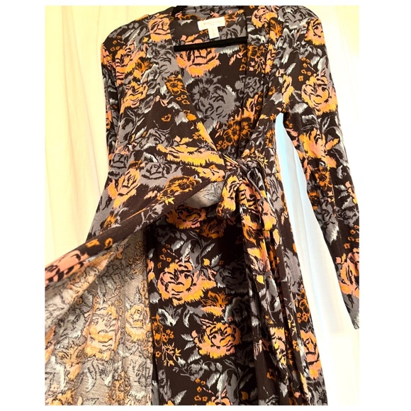 Motherhood Maternity floral maxi wrap dress, size L. - Picture 4 of 4